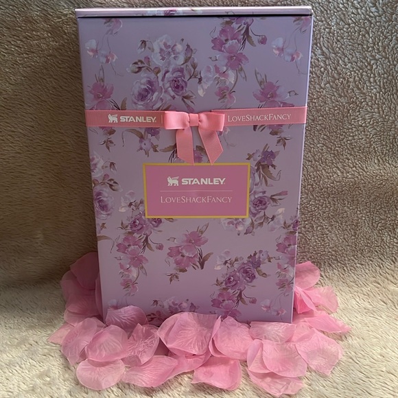 THE STANLEY X LOVESHACKFANCY
QUENCHER Happy Thoughts 40oz Tumbler - Picture 8 of 17